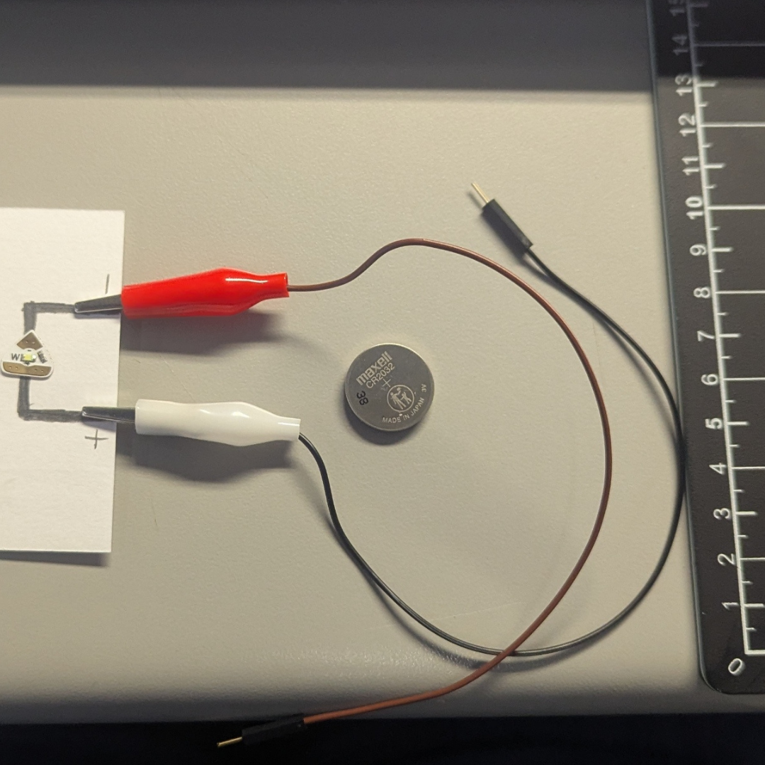 But back to the experiments I painted with graphite, creating a simple first half of the circuit. Then, I placed the alligator clips on the designated sides and connected the ends to the battery... but it didn’t work. The LED didn’t turn on, so...